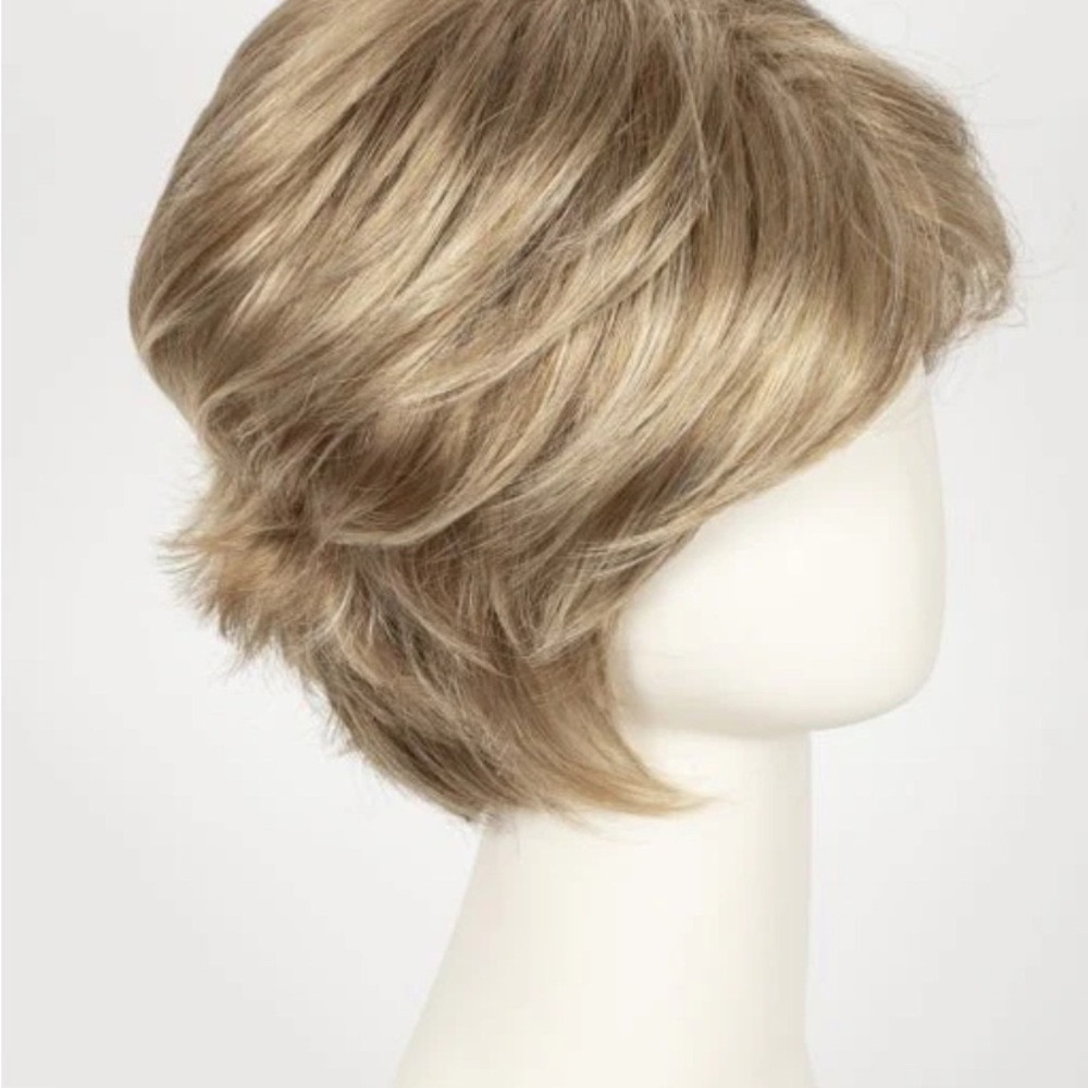 Gala Praline Mist  Lightest Brown Base w/Light Neutral Blonde Highlights Average